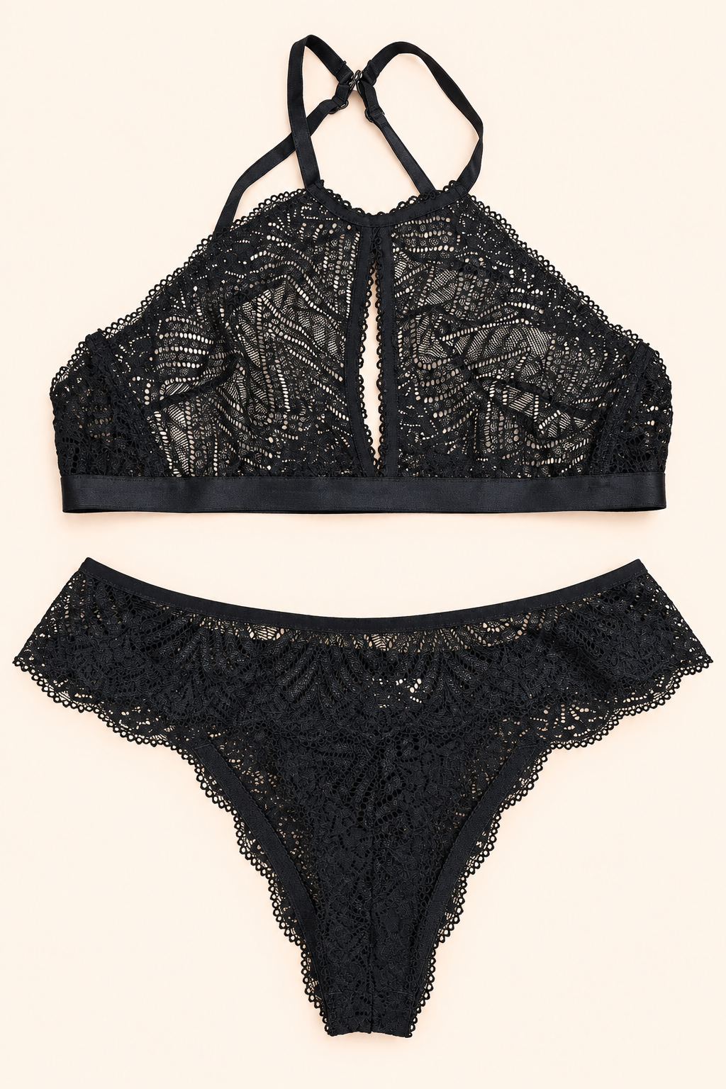 Conjunto preto renda geométrica - fundo limpo